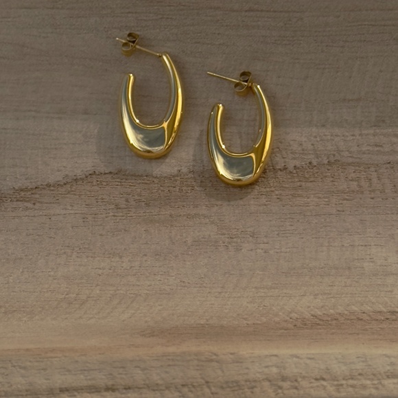 *SALE TODAY ONLY* Bellamy 18K Gold Plated Earrings - Picture 4 of 4